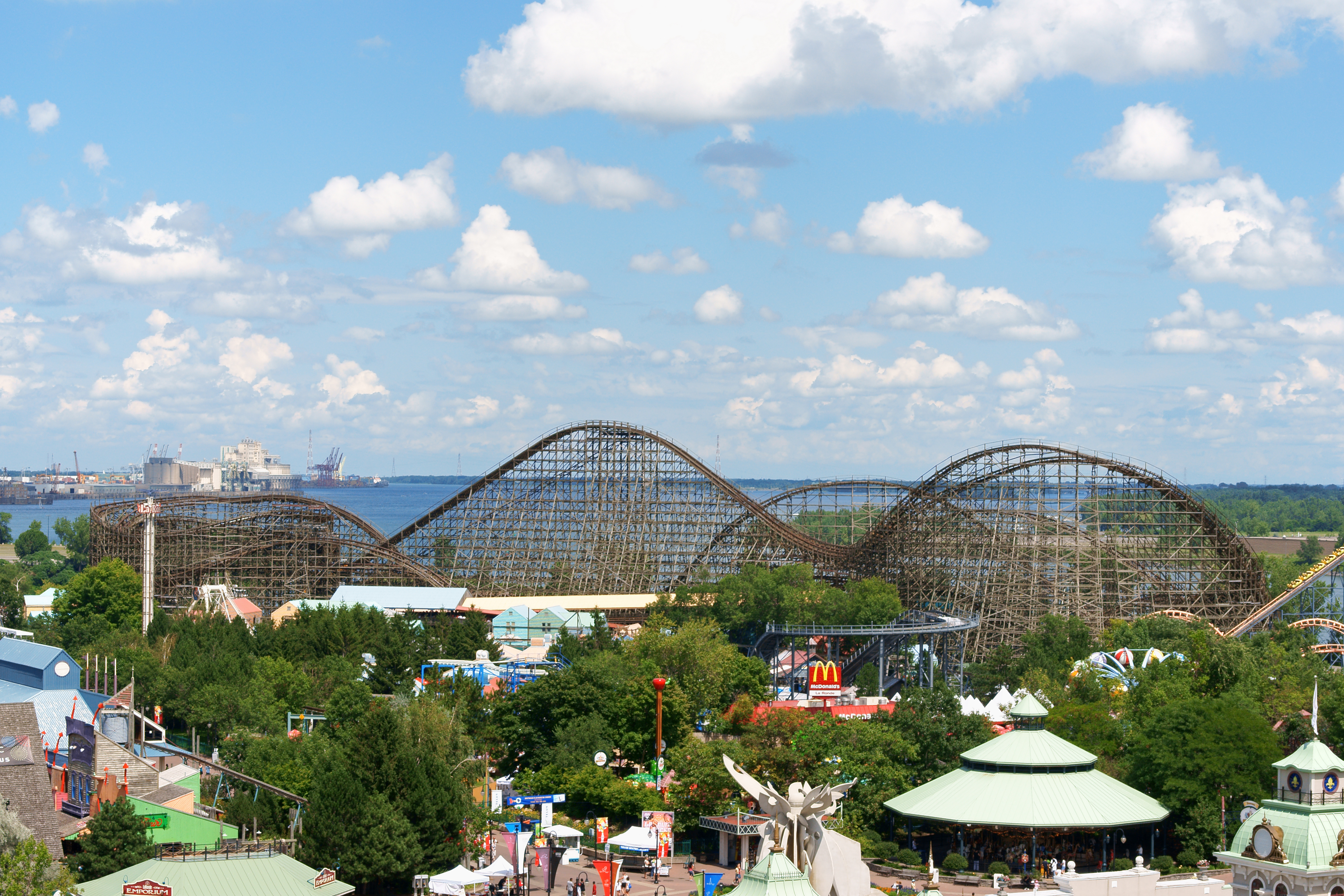 amusement park in canada